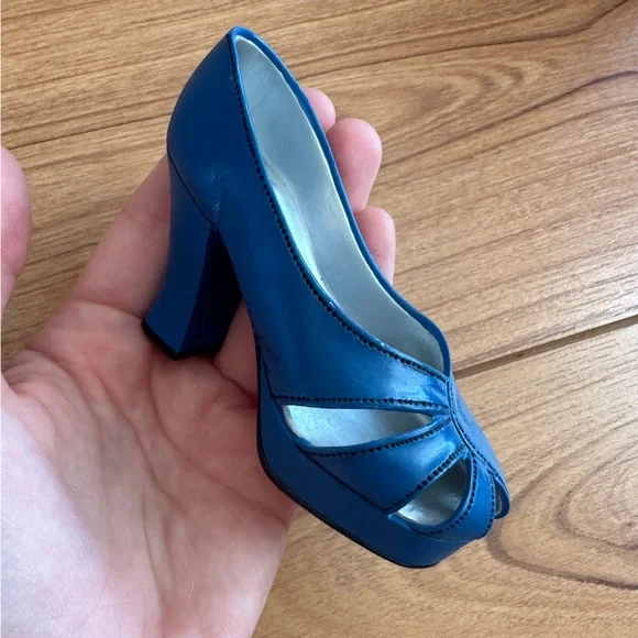 Vintage Just The Right Shoe Collection: Platforms - Picture 6 of 10